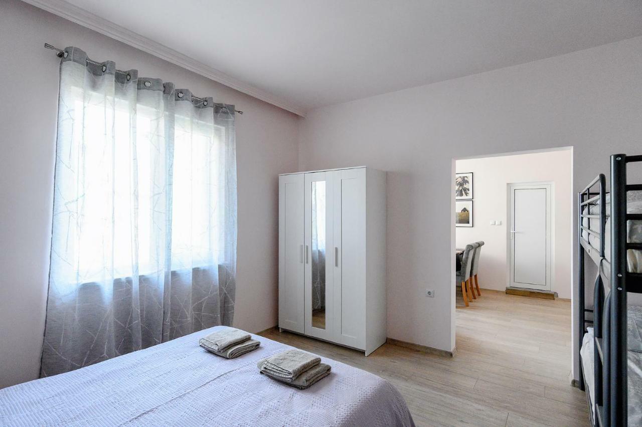 Studio Thermi 1 Varna Bagian luar foto